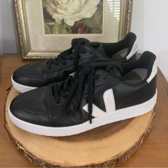 VEJA size 9 V-10 Black Leather White SolesFLAW**